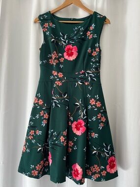 Vince Camuto Emerald Green Dress with Pink Size Tag